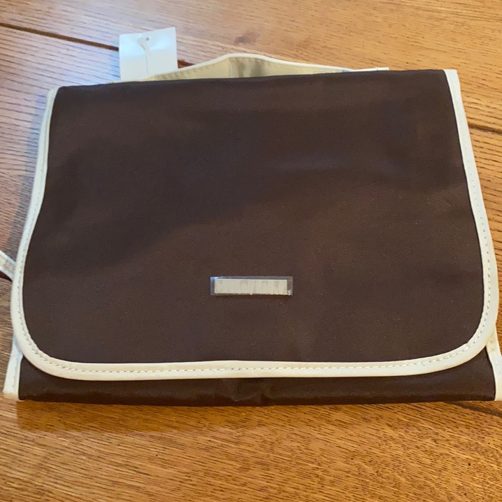 Toiletry bag hanging